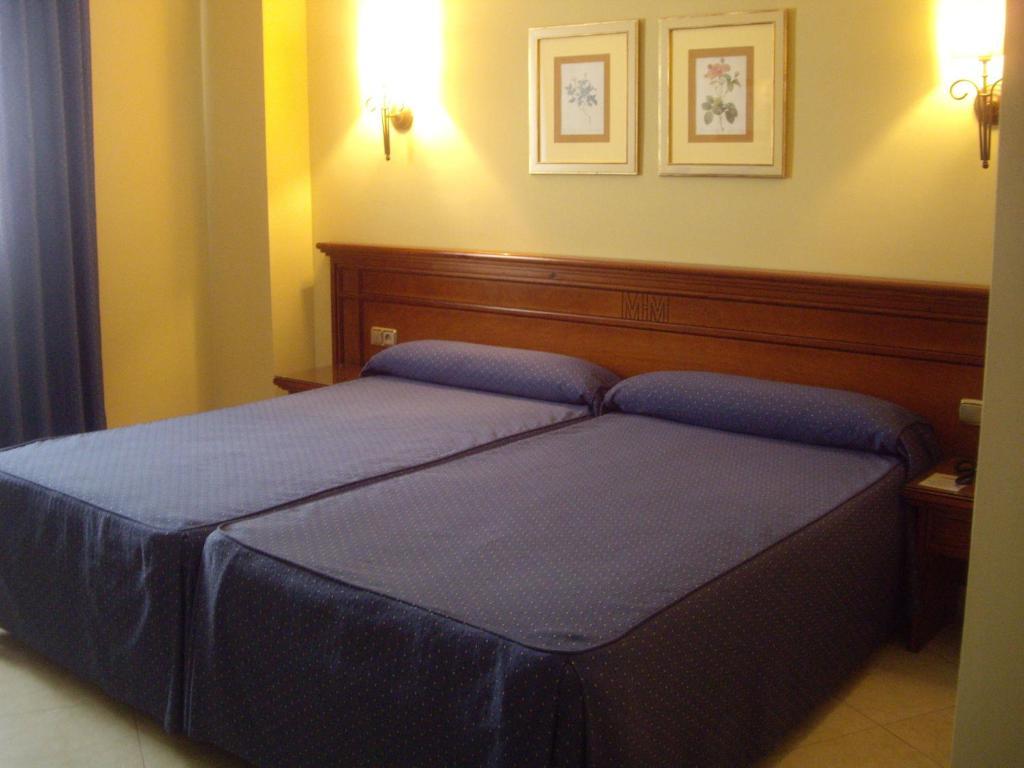 Hotel Manolo Mayo Los Palacios Y Villafranca Quarto foto